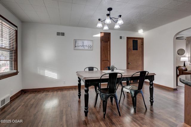 1421 Grand Avenue, Carthage, MO 64836