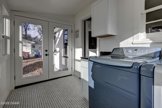 1421 Grand Avenue, Carthage, MO 64836