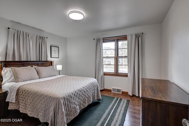 1421 Grand Avenue, Carthage, MO 64836