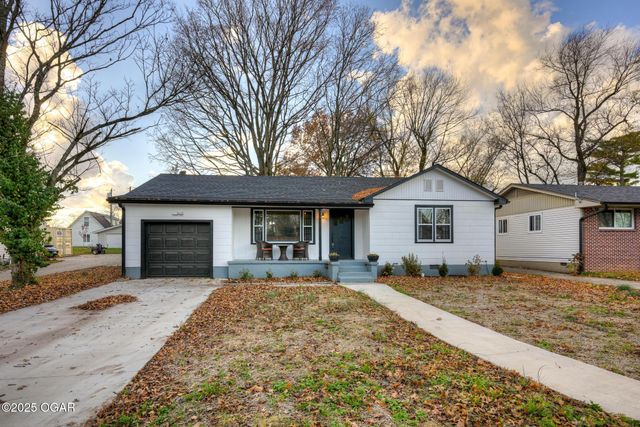 1421 Grand Avenue, Carthage, MO 64836