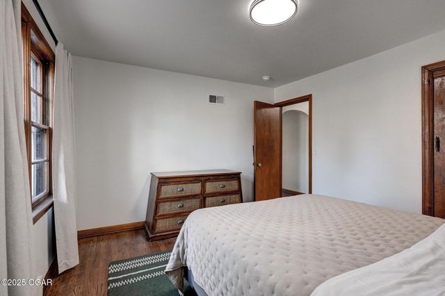 1421 Grand Avenue, Carthage, MO 64836