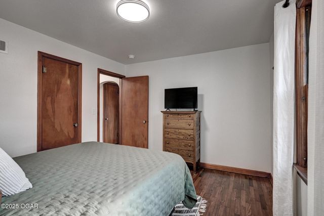 1421 Grand Avenue, Carthage, MO 64836