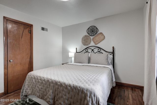 1421 Grand Avenue, Carthage, MO 64836