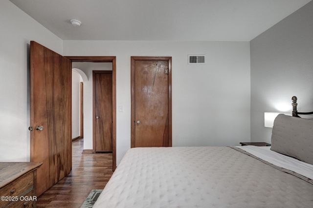 1421 Grand Avenue, Carthage, MO 64836