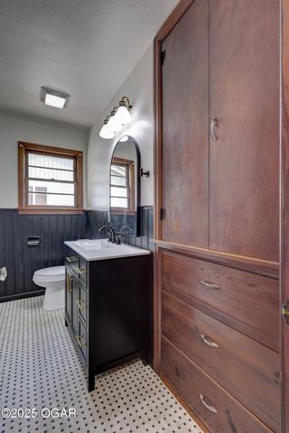 1421 Grand Avenue, Carthage, MO 64836