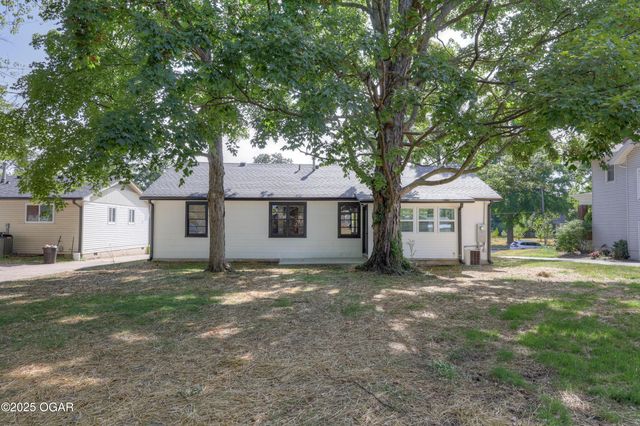 1421 Grand Avenue, Carthage, MO 64836