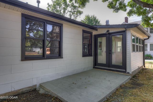 1421 Grand Avenue, Carthage, MO 64836