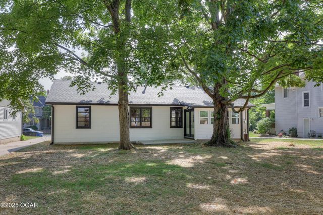 1421 Grand Avenue, Carthage, MO 64836