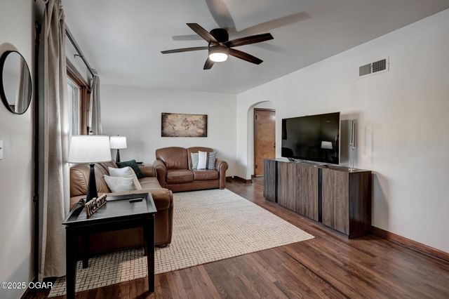 1421 Grand Avenue, Carthage, MO 64836