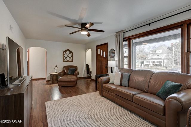 1421 Grand Avenue, Carthage, MO 64836