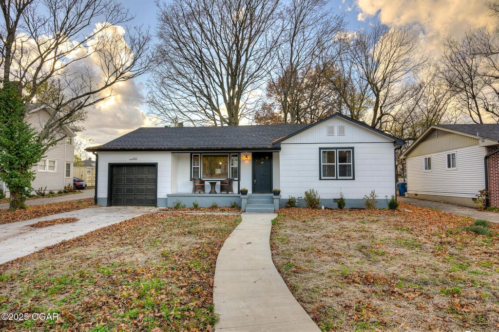 1421 Grand Avenue, Carthage, MO 64836