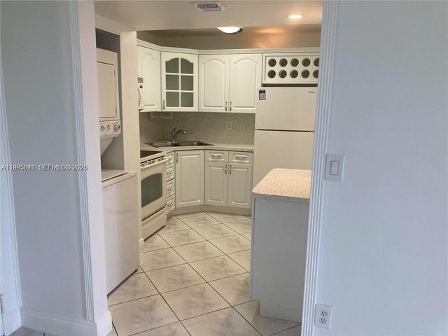 8321 NW 7th St 1-307, Miami, FL 33126