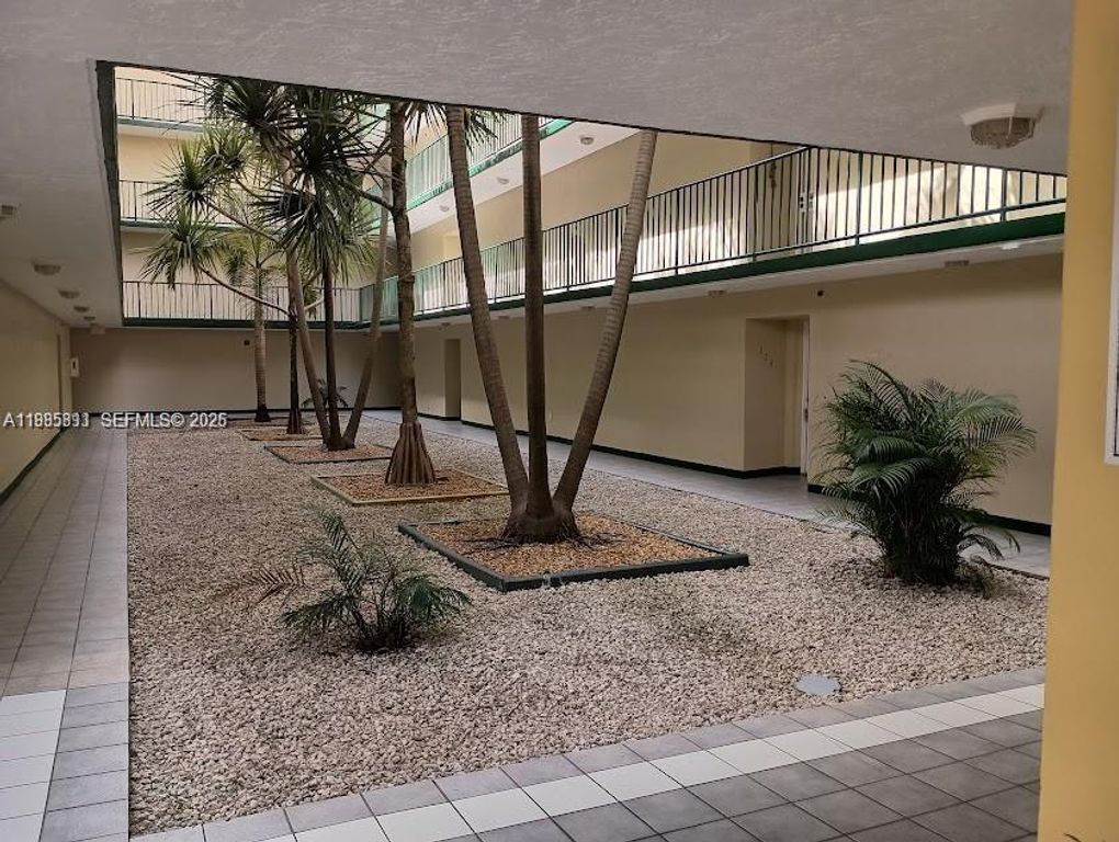 8321 NW 7th St 1-307, Miami, FL 33126