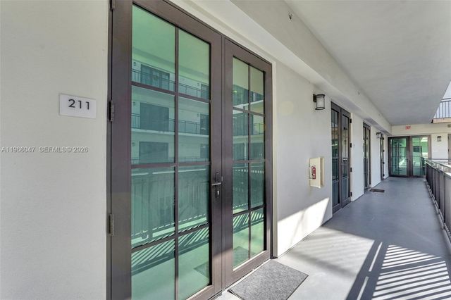 4100 SW 64th Ave 211, Davie, FL 33314