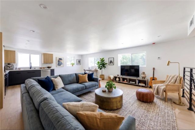 1332 Longwood Avenue 3, Los Angeles, CA 90019