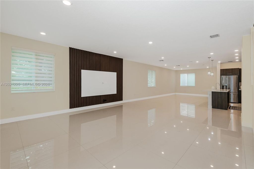 6681 NW 104th Avenue, Doral, FL 33178