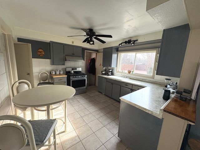 631 Bent Street, Elgin, IL 60120