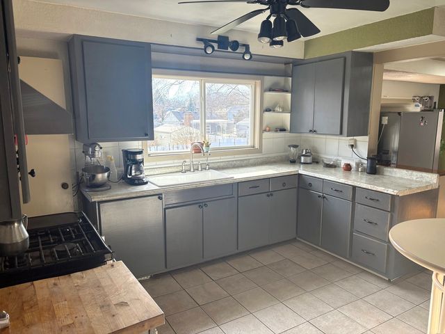 631 Bent Street, Elgin, IL 60120