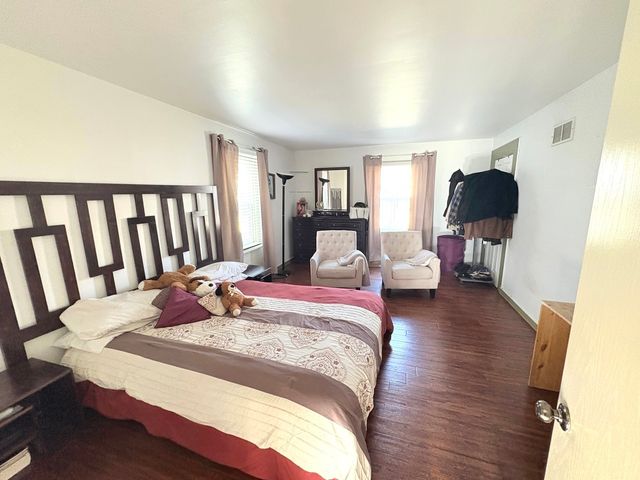 631 Bent Street, Elgin, IL 60120