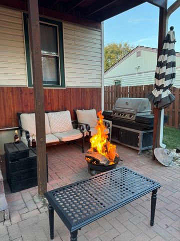 631 Bent Street, Elgin, IL 60120