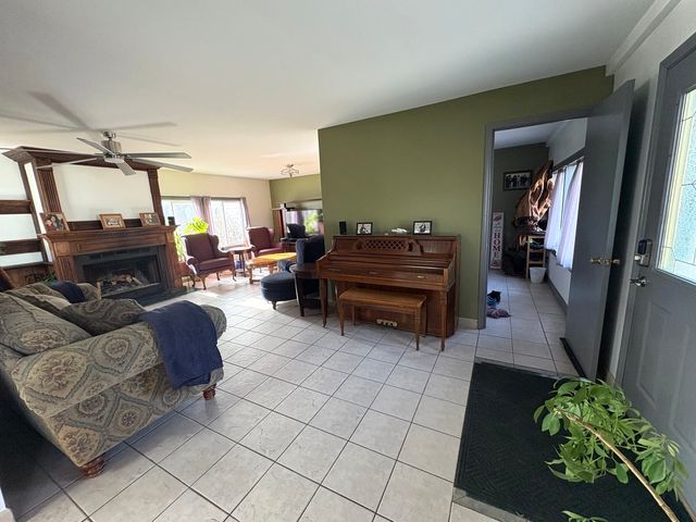 631 Bent Street, Elgin, IL 60120