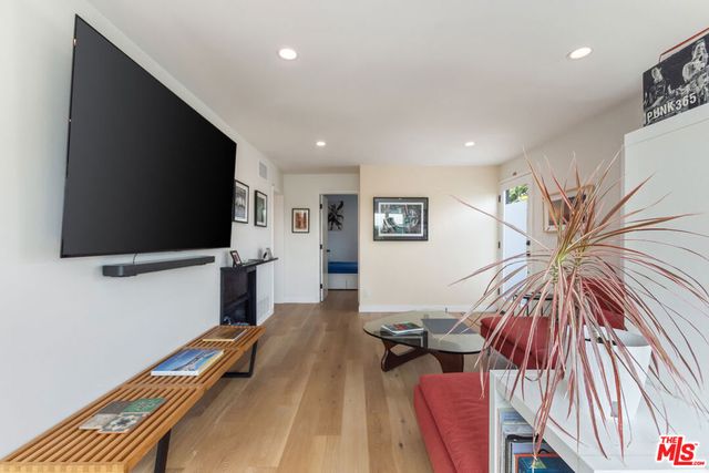 2922 Highland Avenue, Santa Monica, CA 90405