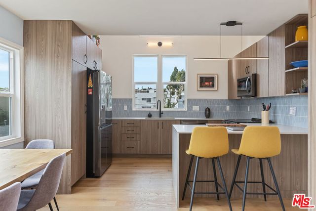 2922 Highland Avenue, Santa Monica, CA 90405