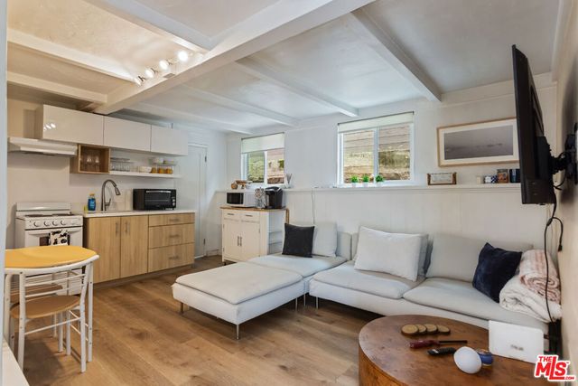 2922 Highland Avenue, Santa Monica, CA 90405