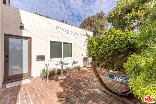 2922 Highland Avenue, Santa Monica, CA 90405