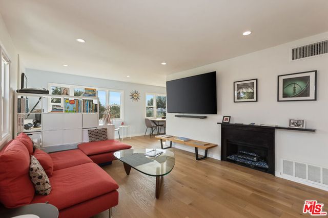 2922 Highland Avenue, Santa Monica, CA 90405