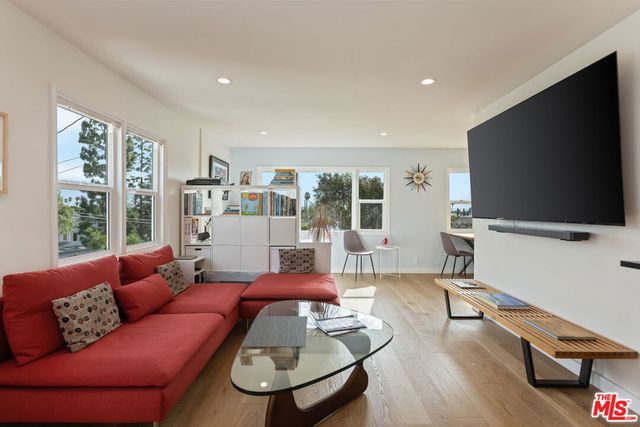 2922 Highland Avenue, Santa Monica, CA 90405