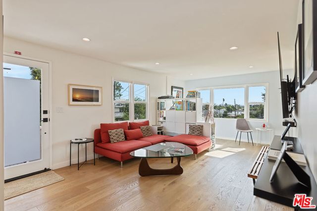2922 Highland Avenue, Santa Monica, CA 90405