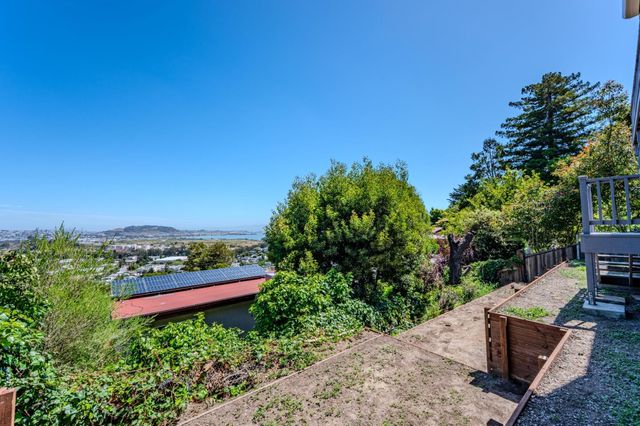 339 Kings Road, Brisbane, CA 94005
