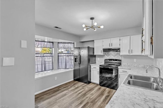 220 Whitewater DR, Newport News, VA 23608