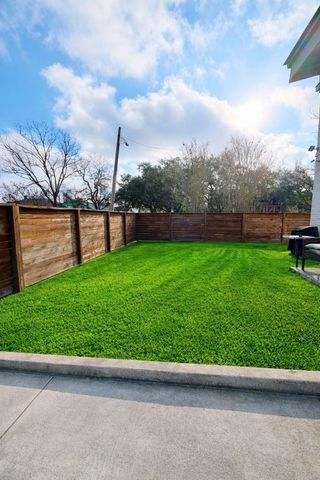 4630 Woodside St 3, Houston, TX 77023