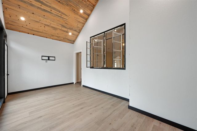275 W Oak LOOP, Cedar Creek, TX 78612