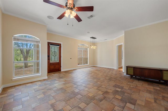 275 W Oak LOOP, Cedar Creek, TX 78612