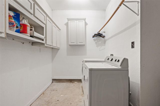 275 W Oak LOOP, Cedar Creek, TX 78612