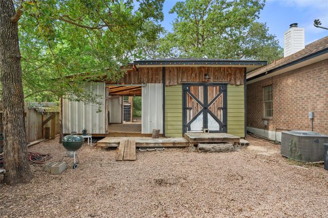 275 W Oak LOOP, Cedar Creek, TX 78612