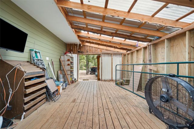 275 W Oak LOOP, Cedar Creek, TX 78612