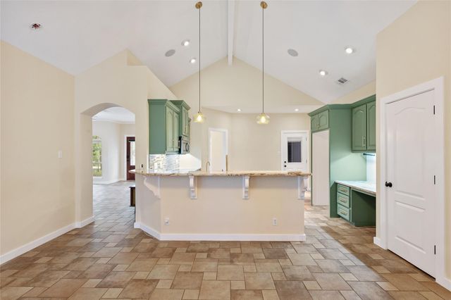275 W Oak LOOP, Cedar Creek, TX 78612