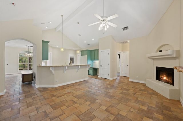 275 W Oak LOOP, Cedar Creek, TX 78612