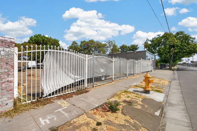 1133 E Harding Way, Stockton, CA 95205