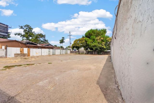 1133 E Harding Way, Stockton, CA 95205