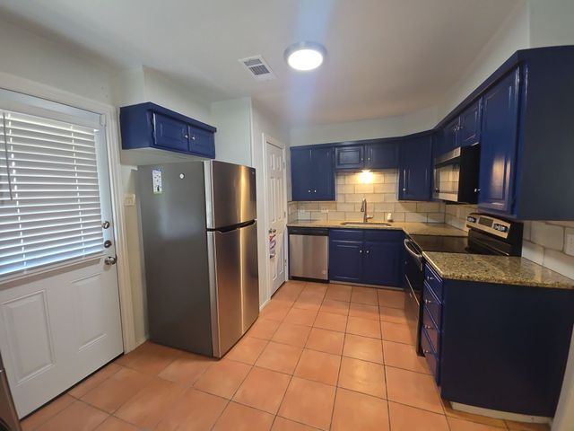 3241 Sandage Avenue, Fort Worth, TX 76109