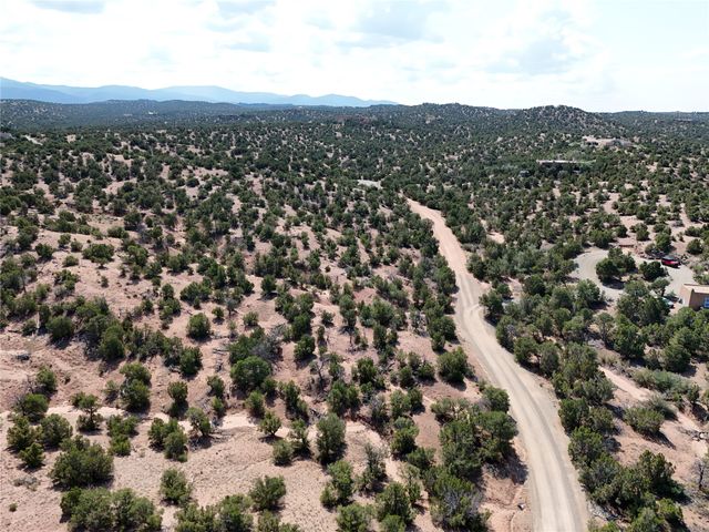 7 Placita Anita, Santa Fe, NM 87506