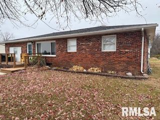 1136 N DIAMOND Street, Jacksonville, IL 62650