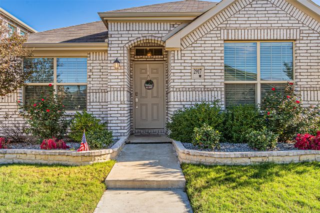 2917 Meadowlands Drive, Forney, TX 75126