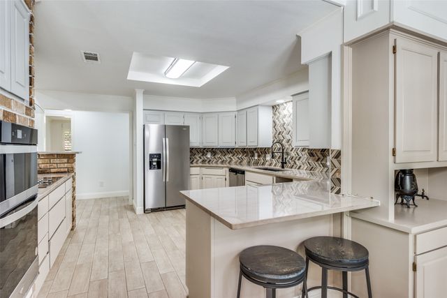 11905 Blue Creek Drive, Fort Worth, TX 76008