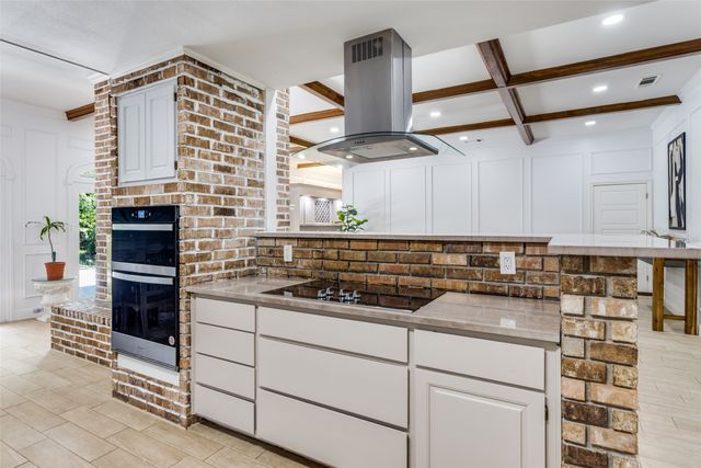 11905 Blue Creek Drive, Fort Worth, TX 76008